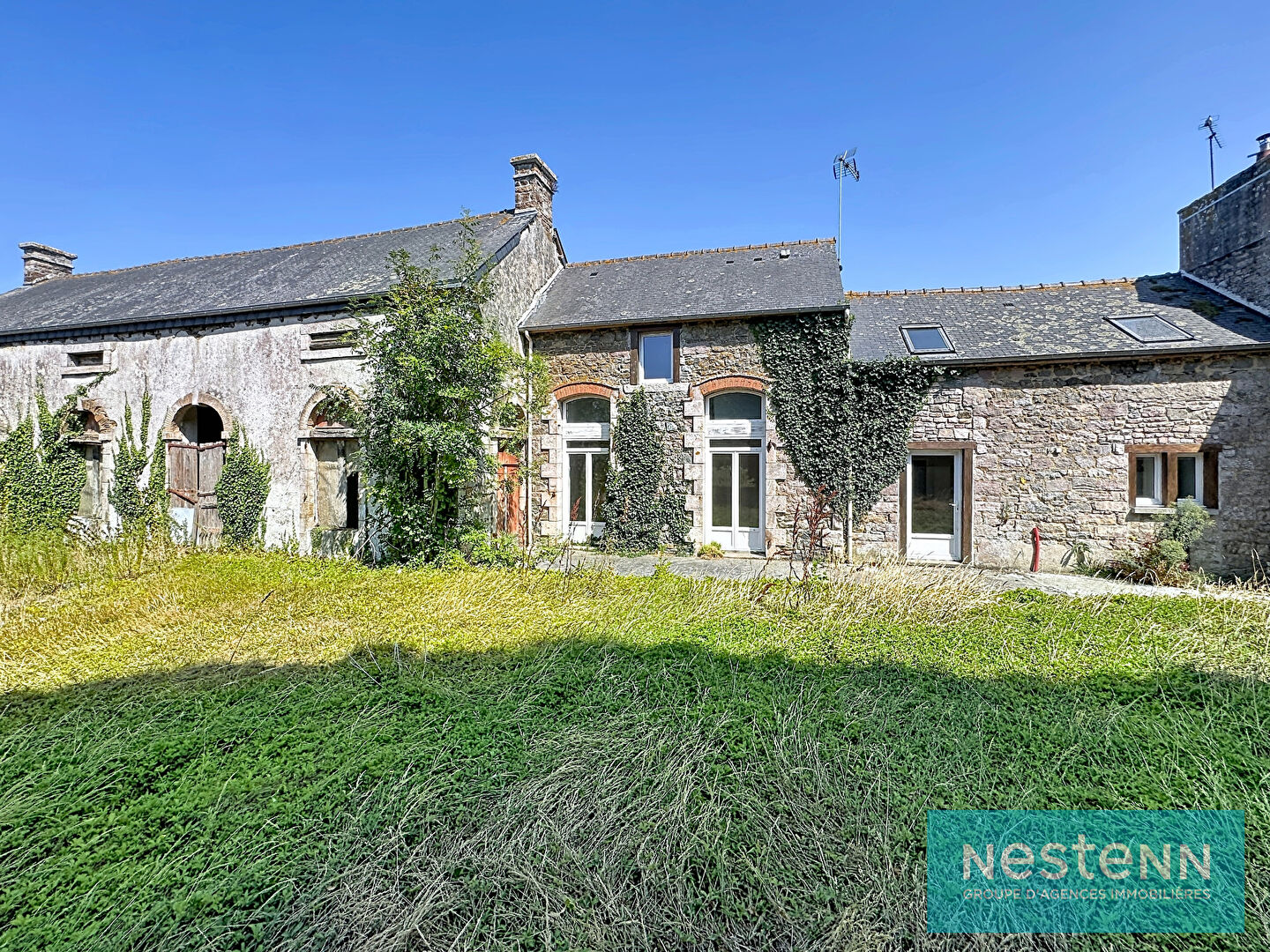 Vente d'une maison en pierres avec grande dépendance à Hénansal