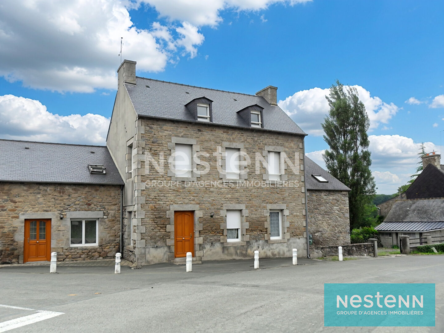 Immeuble de rapport, 5 logements loués, à 1,5 km du bourg de QUINTIN