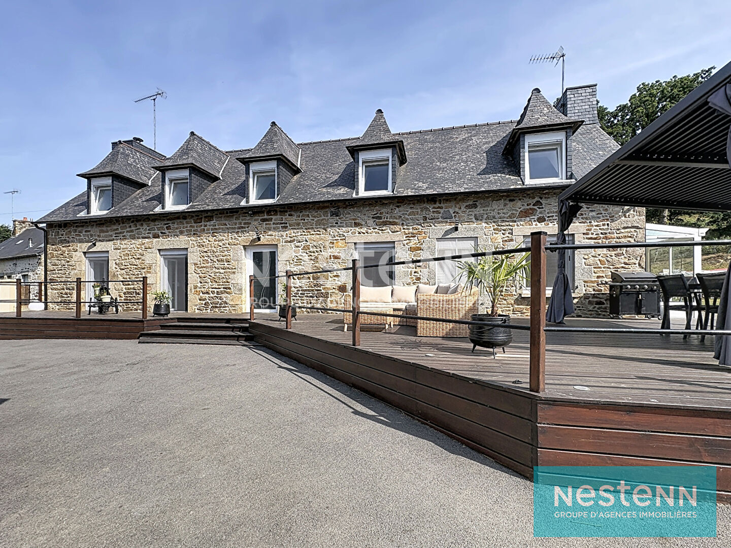 Maison Longère 4 chambres, en impasse, à 3 km du bourg de Plaintel, terrain de 1500 m², superbes prestations !