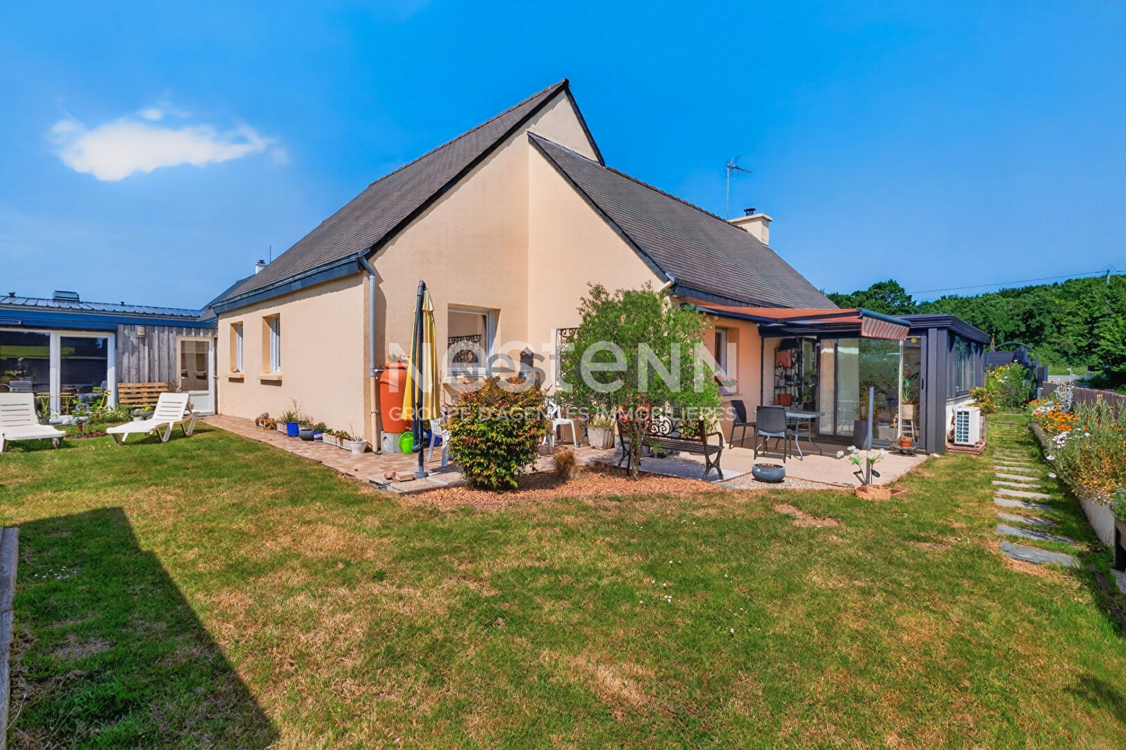 Vente d'une maison vivable de plain pied 5 chambres avec jardin dans le bourg de Coëtmieux