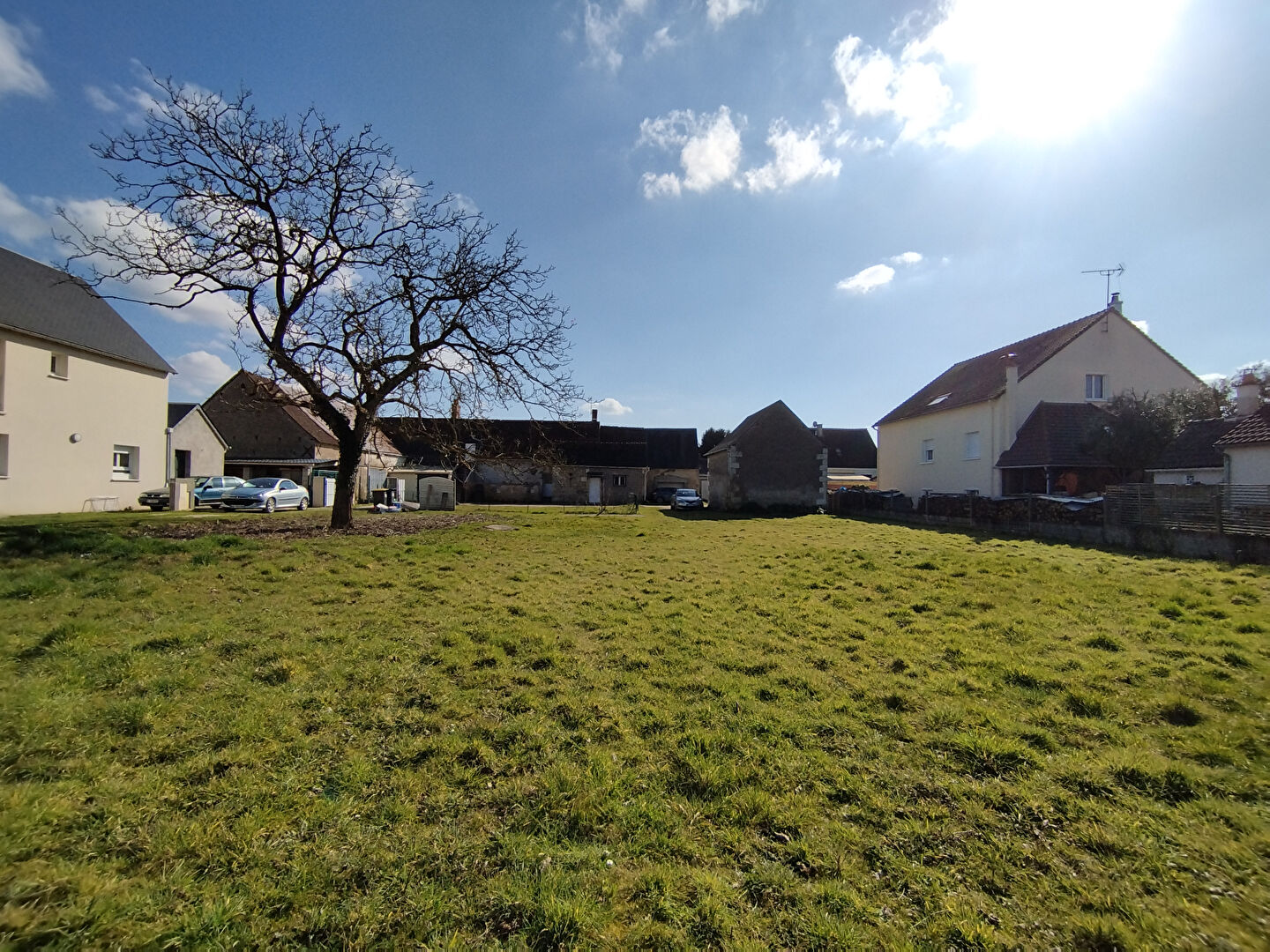 Terrain à bâtir à La Ville Aux Dames proche, Gare TGV, Fil Bleu, écoles, commerces, Tours, tram