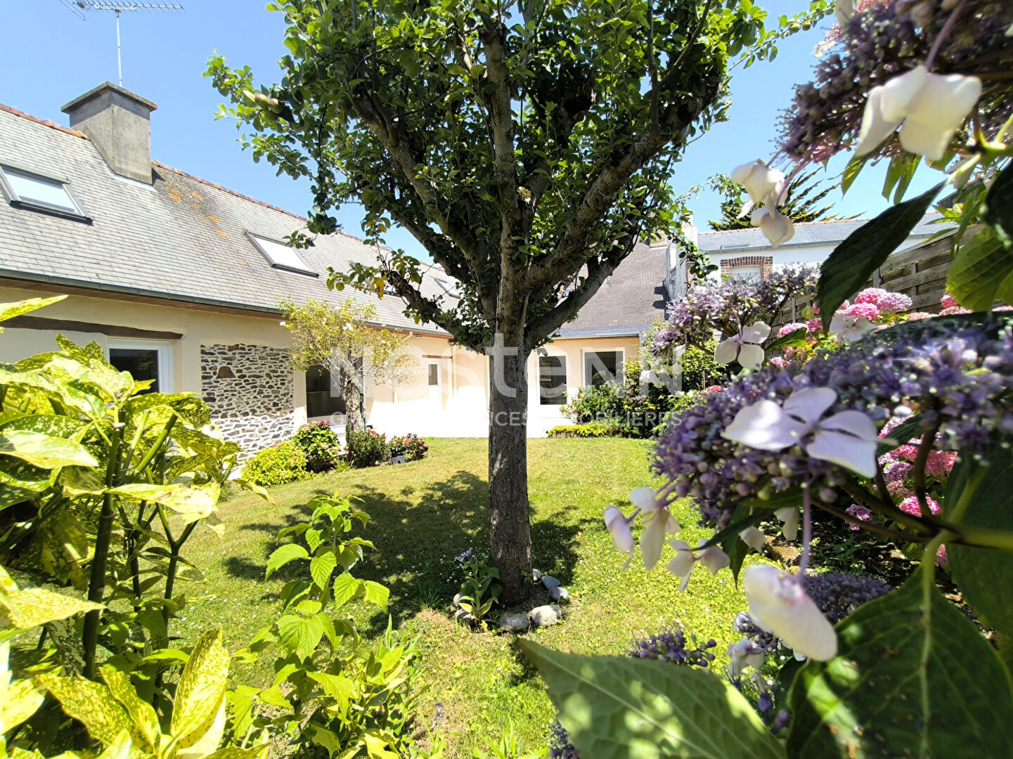 Maison en pierres 275m² coeur de ville, en proximité immédiate de Saint Quay Portrieux