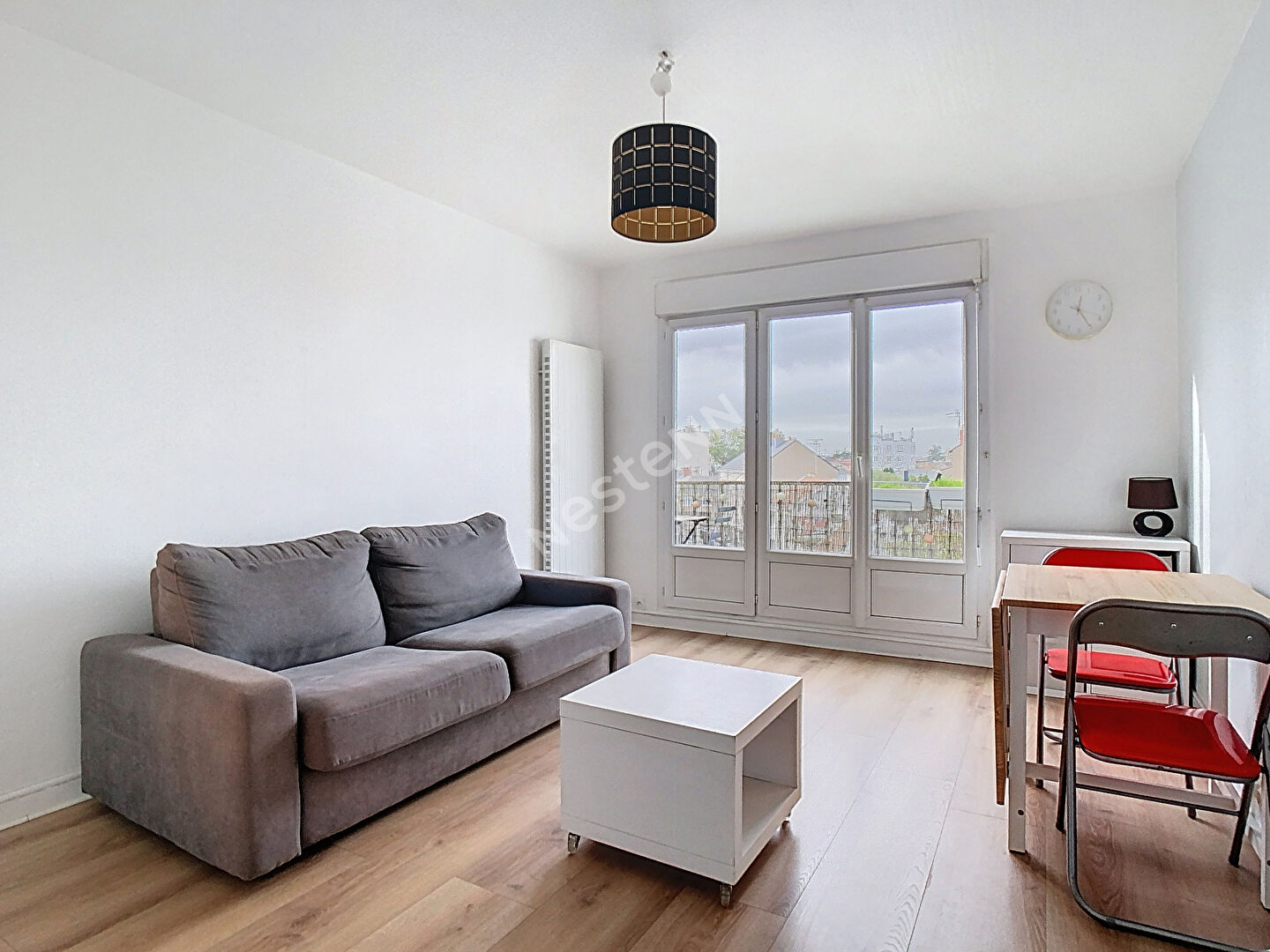 Nantes Rond-Point-de-Vannes - T1 en dernier étage avec balcon et stationnement sécurisé