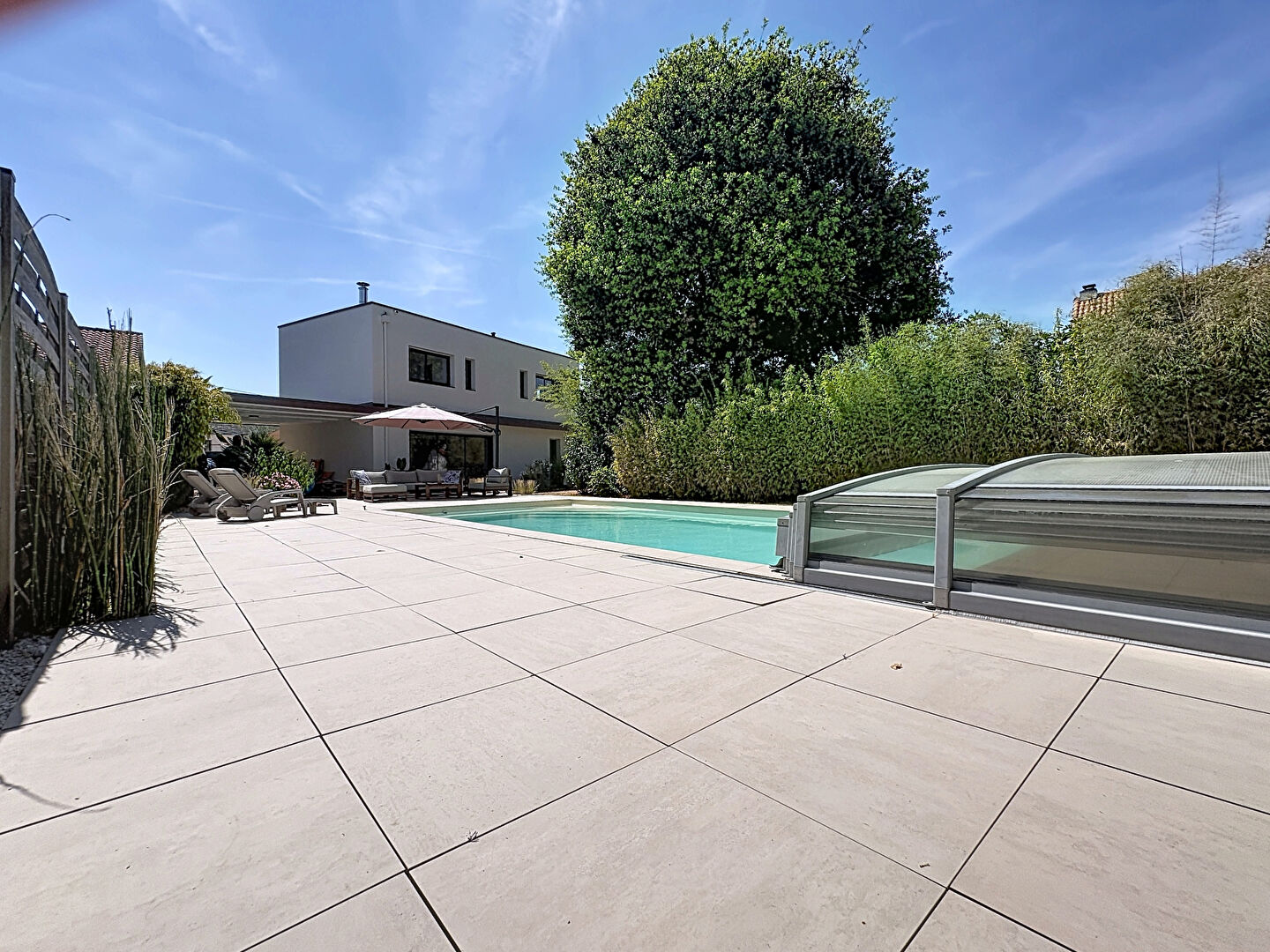 Vertou - Maison de caractère 4 chambres avec Piscine et Dépendance