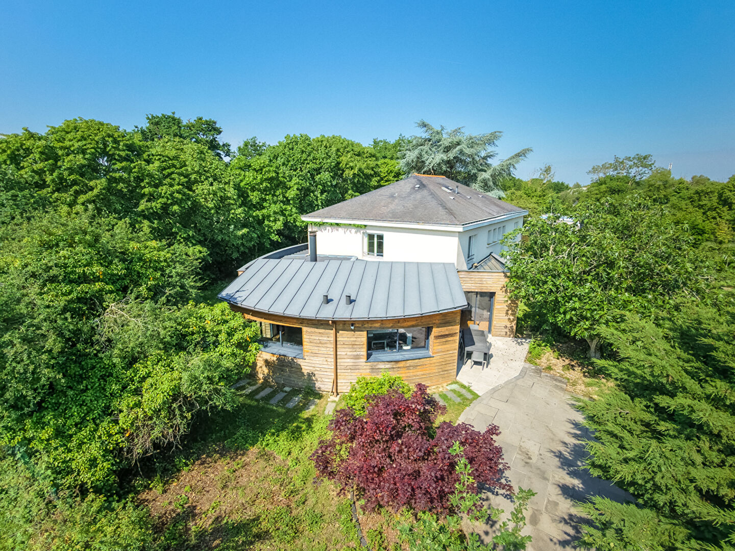 A vendre à Cantenay-Epinard, maison familiale, au calme, 6 chambres, grand terrain