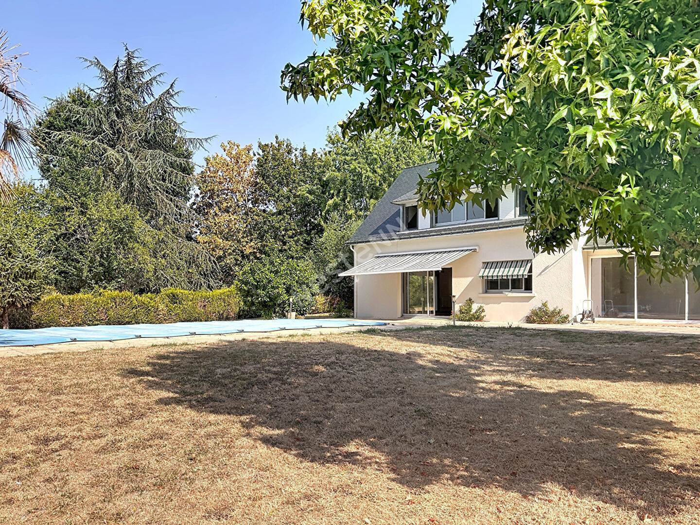 Maison familiale à vendre Soulaire et Bourg 150 m² - 4 chambres - bureau - piscine