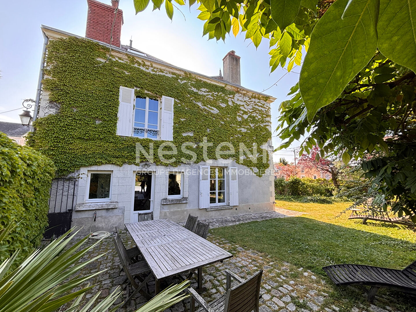 TRES BELLE MAISON FAMILIALE A DEUX PAS DU CENTRE DE LA FLECHE