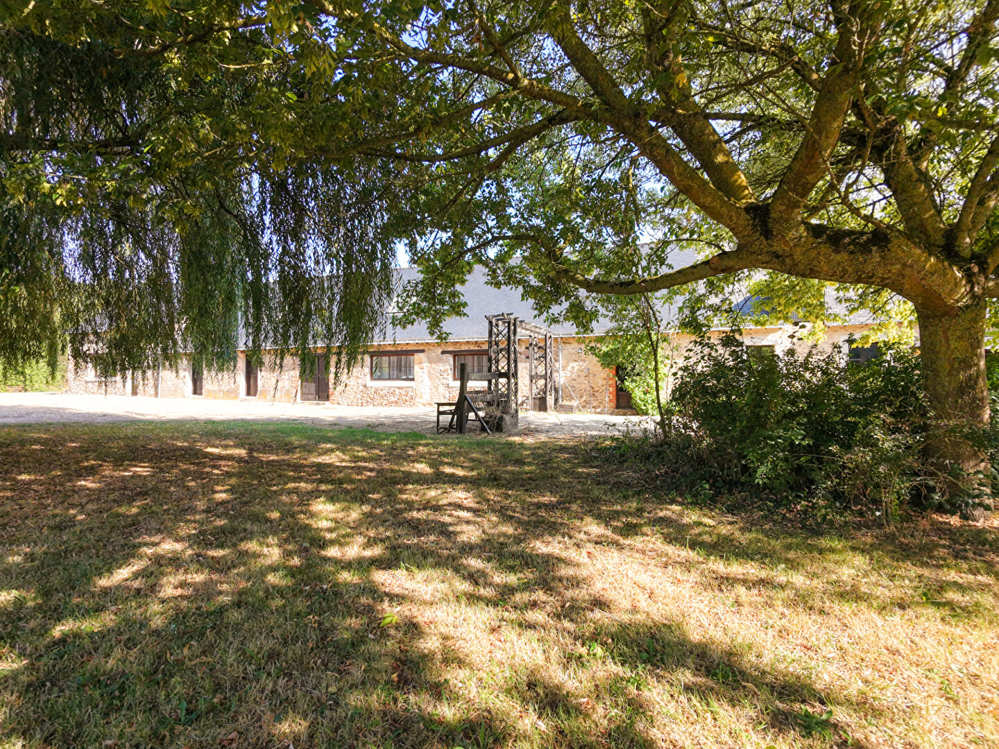 Propriété de caractère avec plus de 8 hectares à Morannes-sur-Sarthe-Daumeray