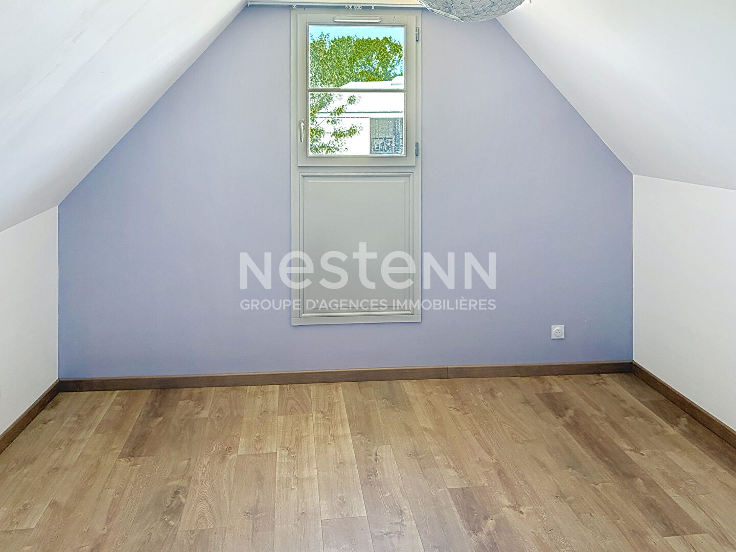 Maison entièrement rénovée à Briollay avec 2 chambres à seulement 12 km d'Angers