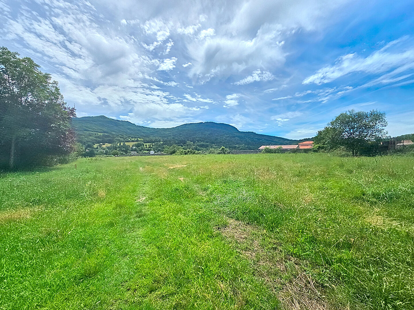 EXCLUSIVITE ! Terrain avec vue dégagée de 754 m2  dans le centre de RETOURNAC
