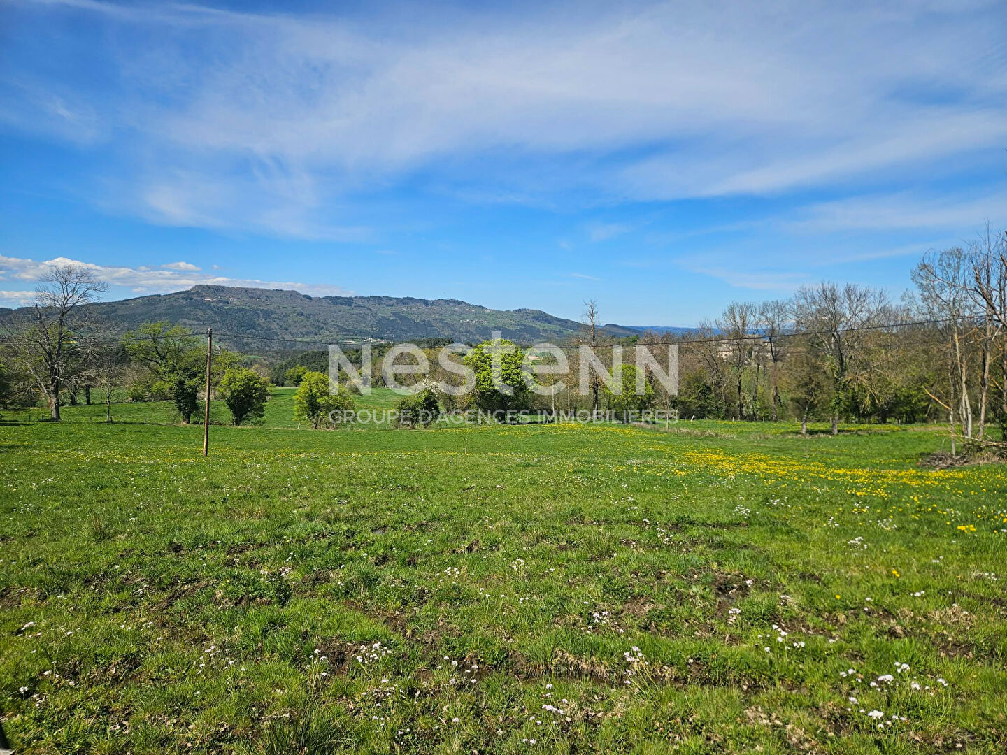 EXCLUSIVITE ! terrain de 1470 m2 borné dans hameau calme de BEAUX