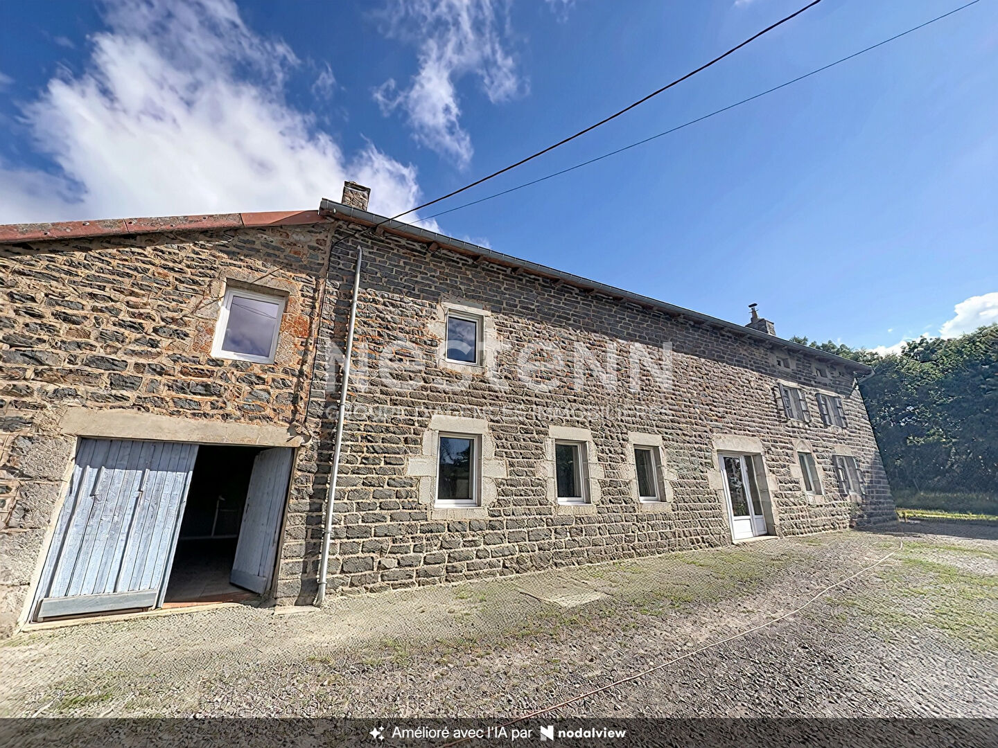 Ancienne ferme rénovée avec grand terrain attenant et dépendances Fay Sur Lignon