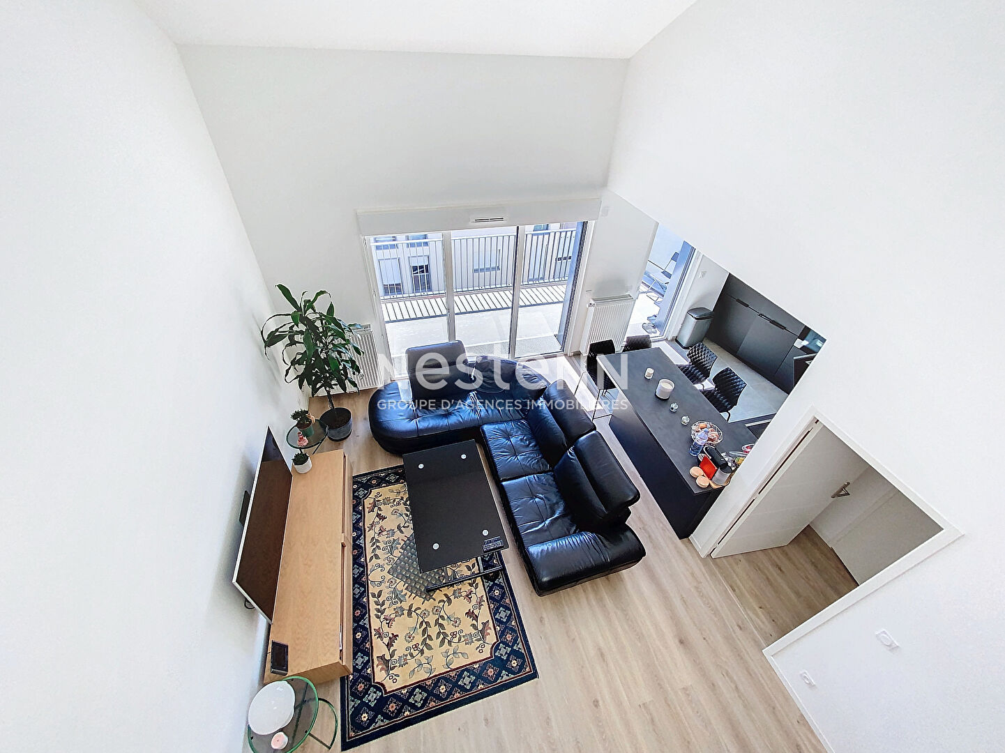 A vendre - Appartement T4 en duplex de près de 97 m² avec terrasse, stationnement et ascenseur dans résidence récente (2022) 'Angers Gare'