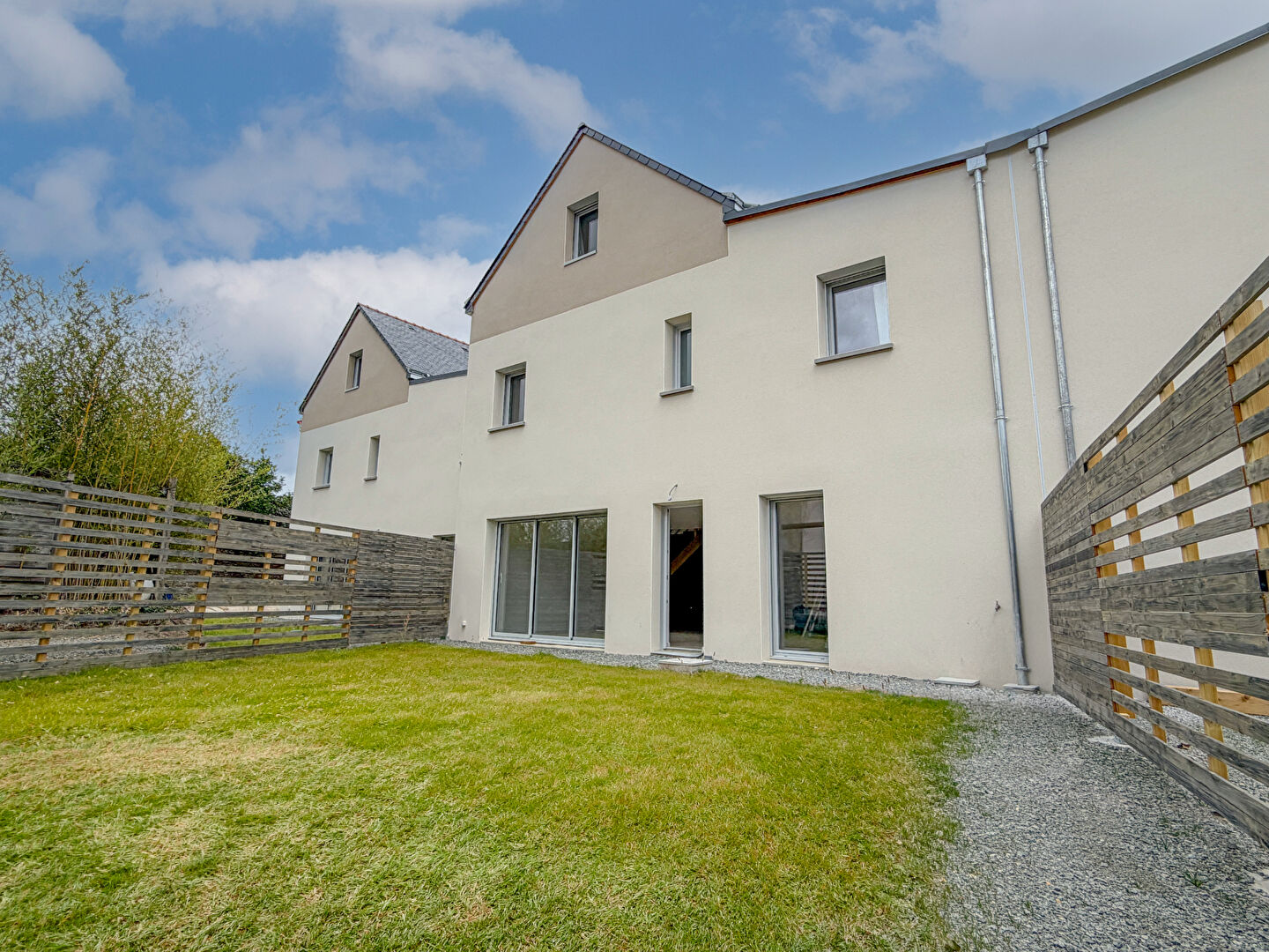 LES PONTS-DE-CÉ - Maison contemporaine neuve de 148 m² avec 5 chambres, jardin et parking !