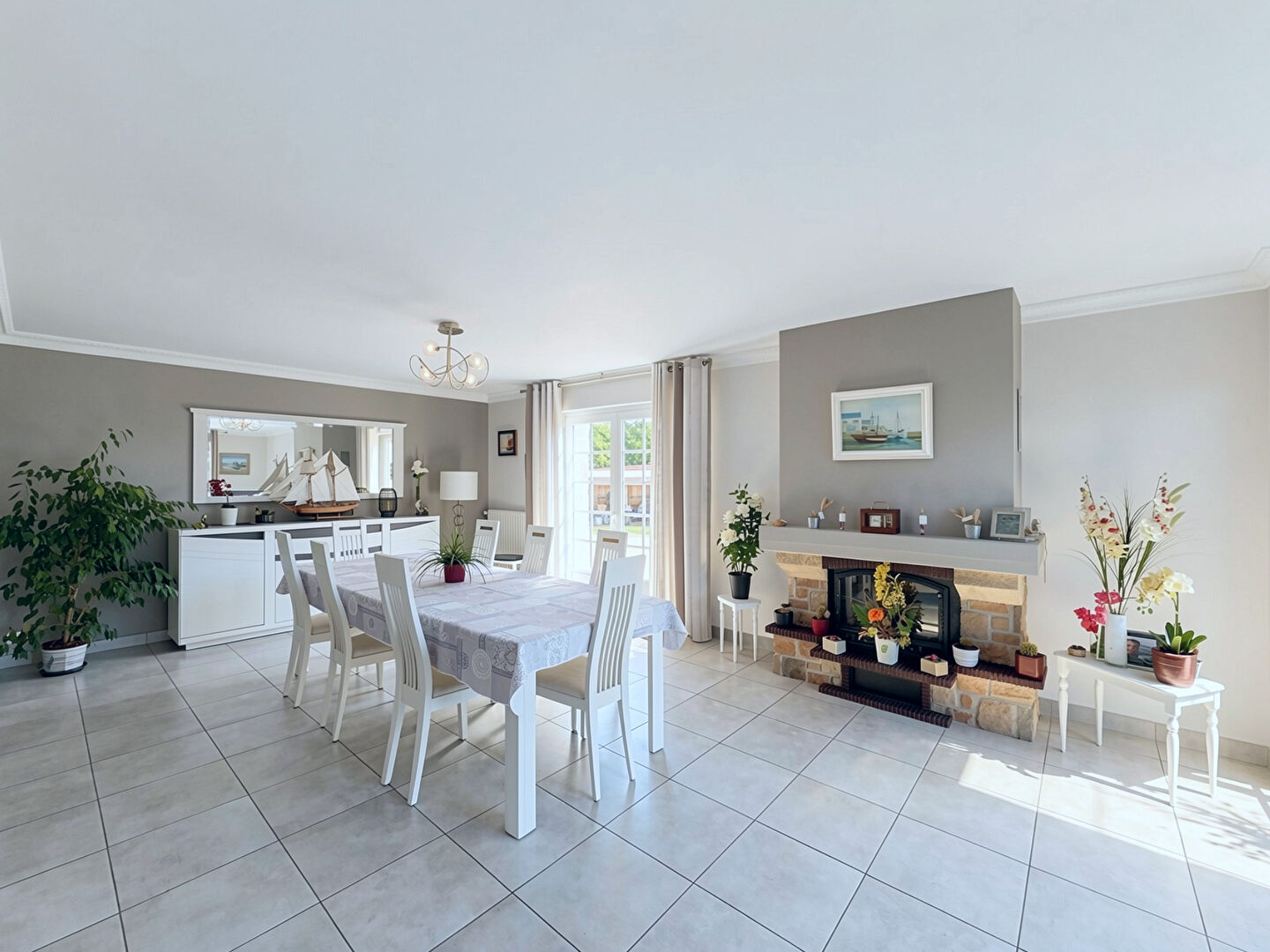 Traditionnelle familiale, 4 chambres, sous-sol, vie de plain-pied - Nostang