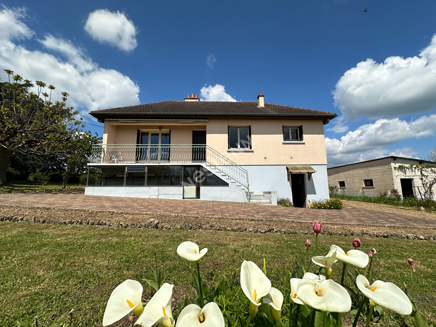 Vente jolie maison avec deux chambres, construction sur sous-sol avec garages à LUCEAU (72500)
