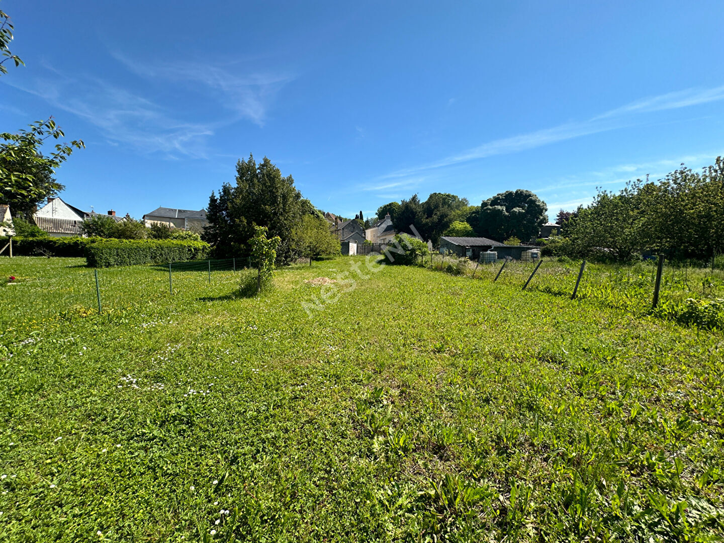 Agréable terrain constructible d'environ 360 m² à vendre à LUCEAU (72500)