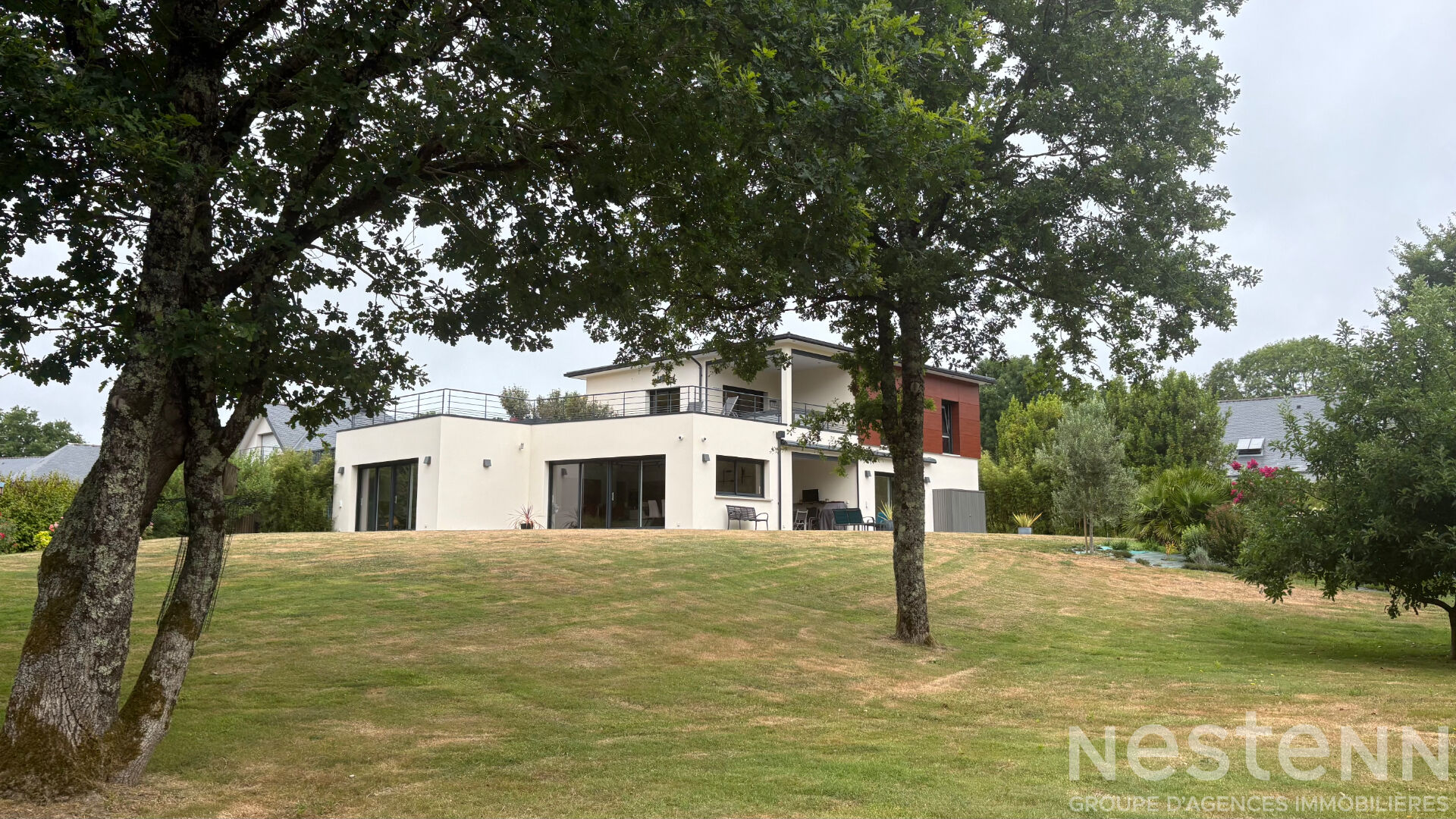 A vendre - Maison contemporaine d'exception à vendre à Ploemel de 231 m²