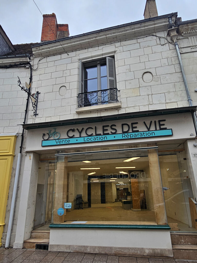 Photo Local commercial à louer hyper centre de Loches image 1/4