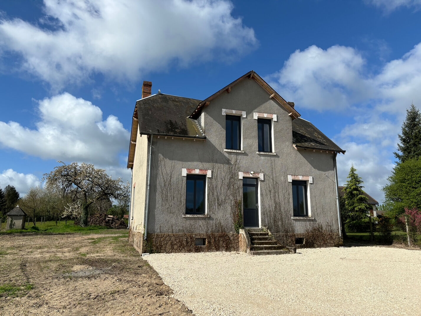 Photo Maison entièrement rénovée à louer à Fléré-la-Rivière image 1/6