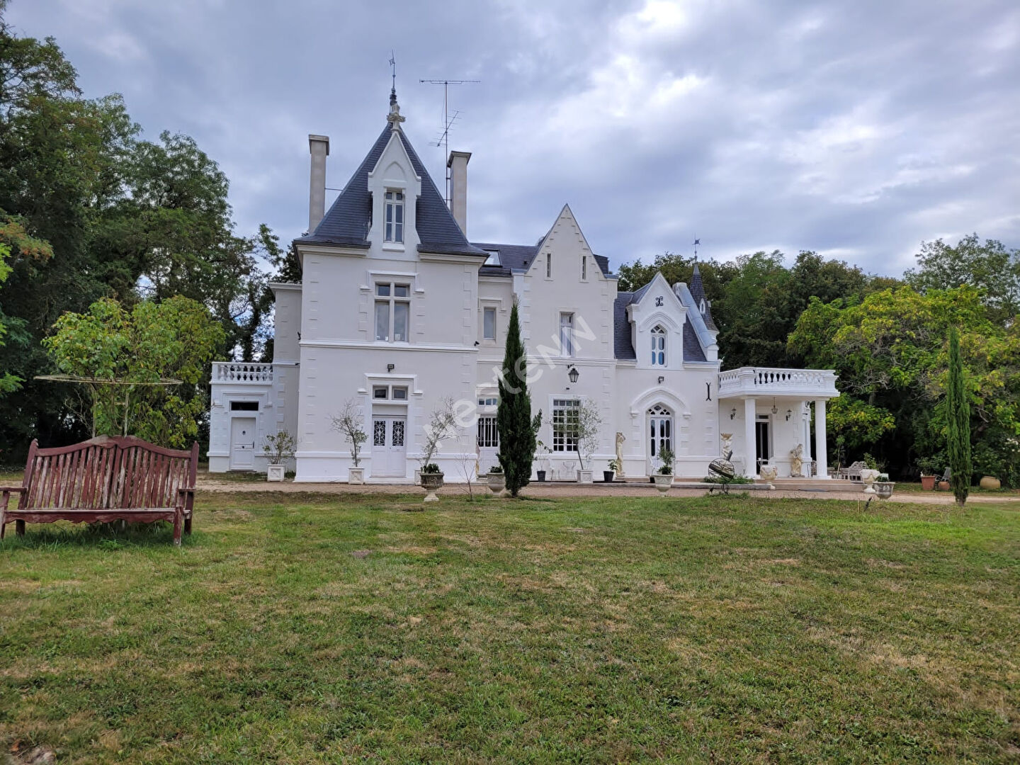 Photo Elegant Chateau sur 30 Hectares avec vue image 3/6