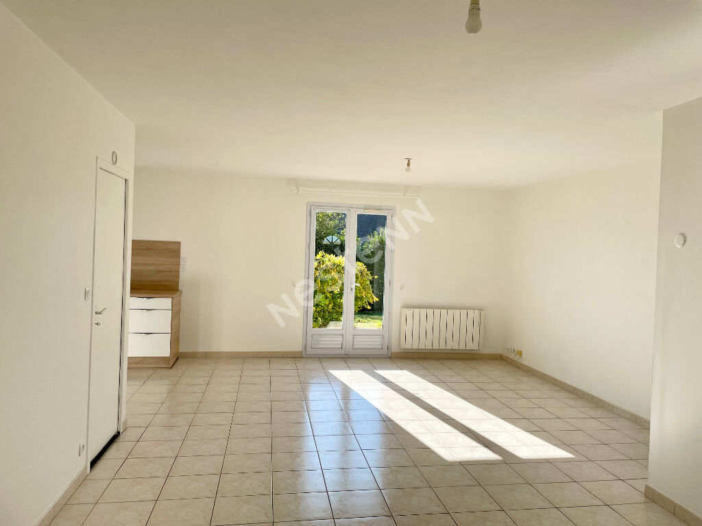 Photo Pavillon récent de plain-pied à louer à Genillé dans un quartier calme image 3/6