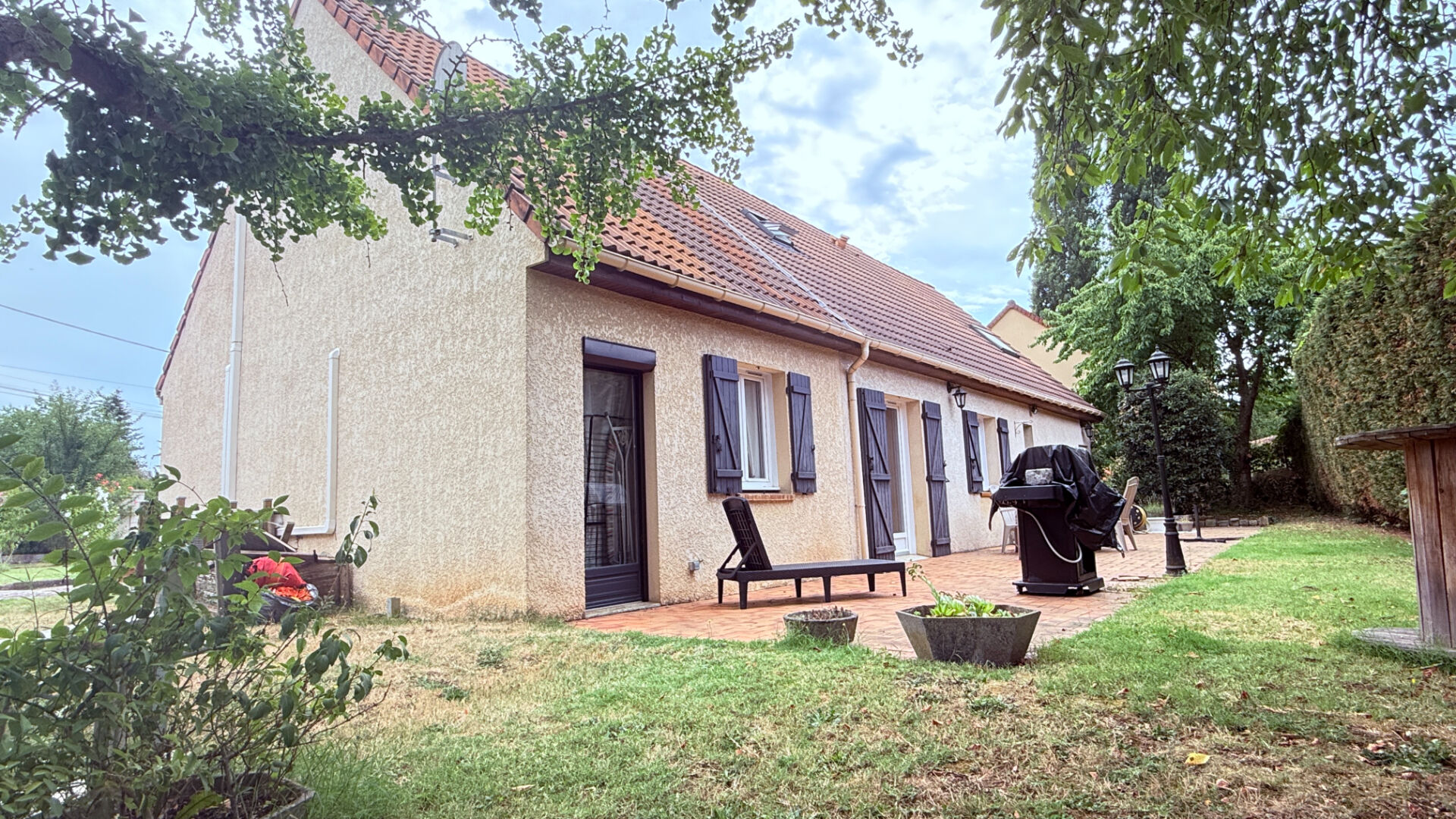 NOAILLES Maison 7 pièces, cuisine équipée, salon, séjour, 3 chambres, garage, jardin