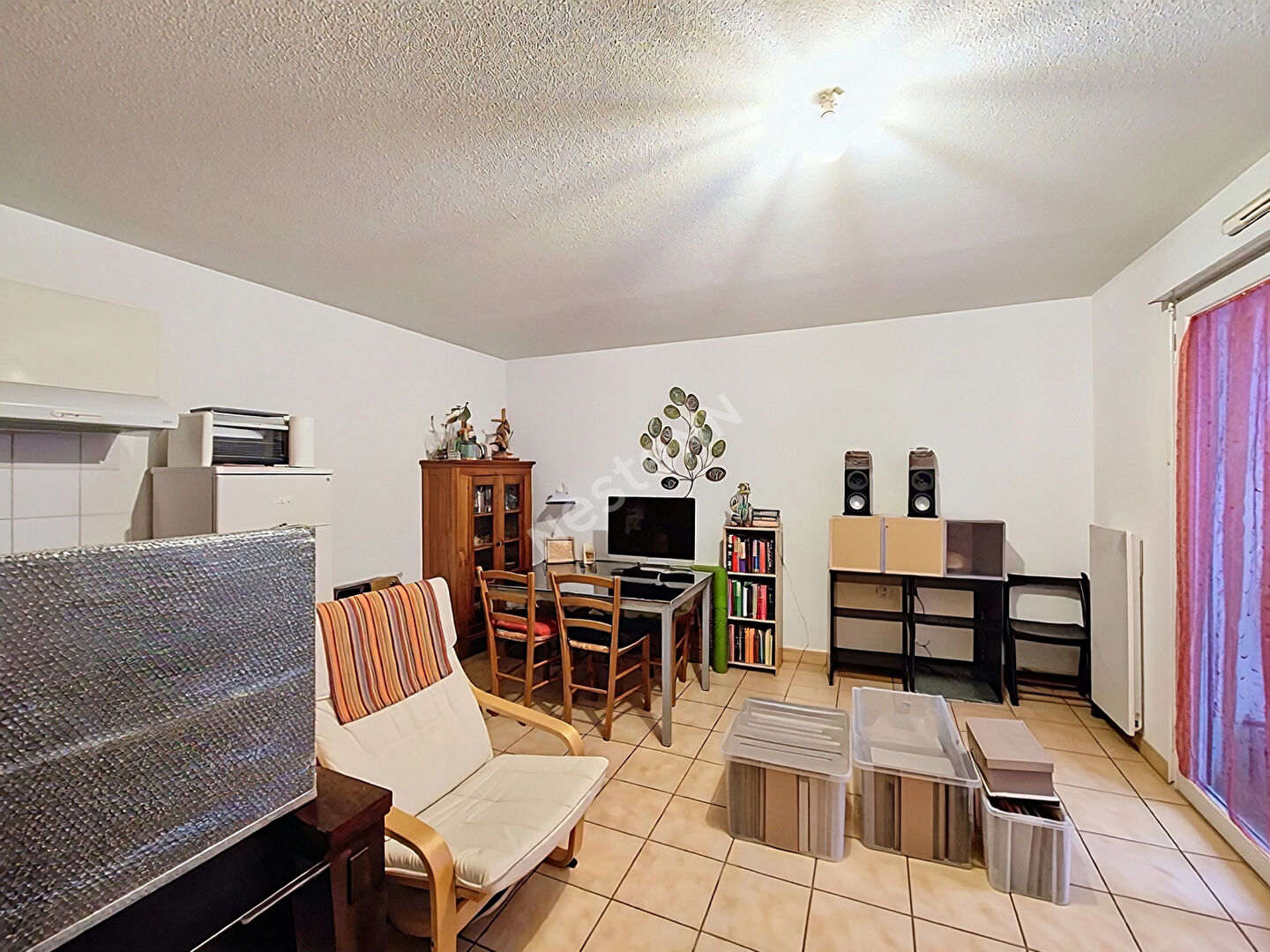 A vendre pour investisseur appartement TYPE 3 loué avec terrasse et stationnement privatif Poitiers Saint Eloi