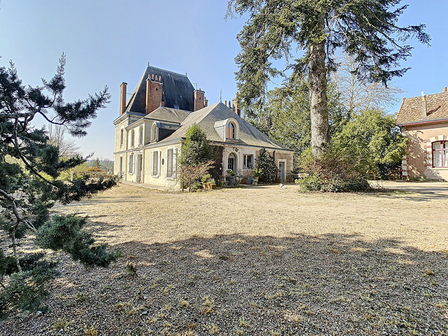 manoir-amboise-de-14-pi-ce-s-sur-2-7-hectares-amboise-37400