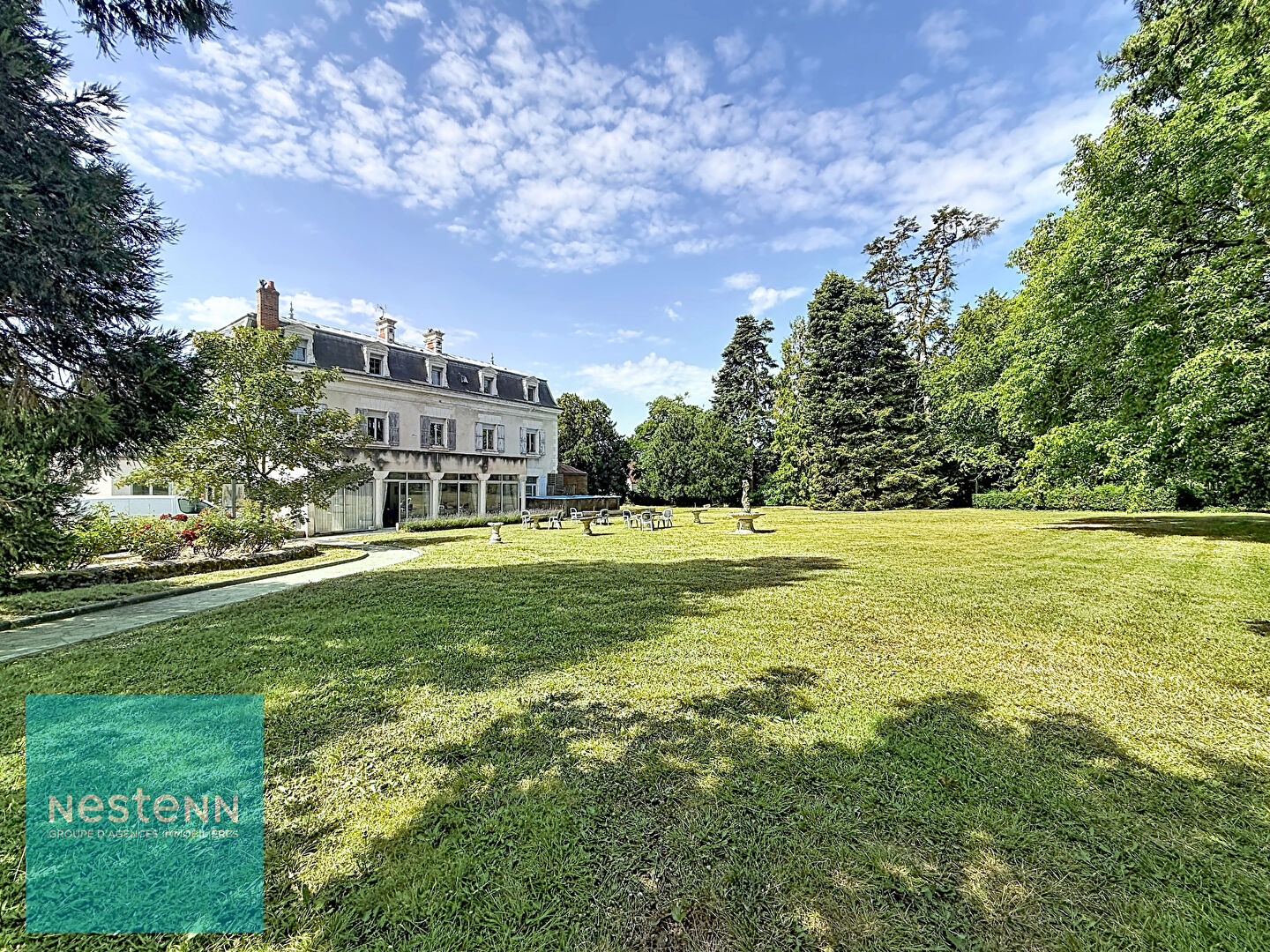 À vendre : Hôtel particulier de prestige à Chenonceaux avec vaste terrain et dépendances