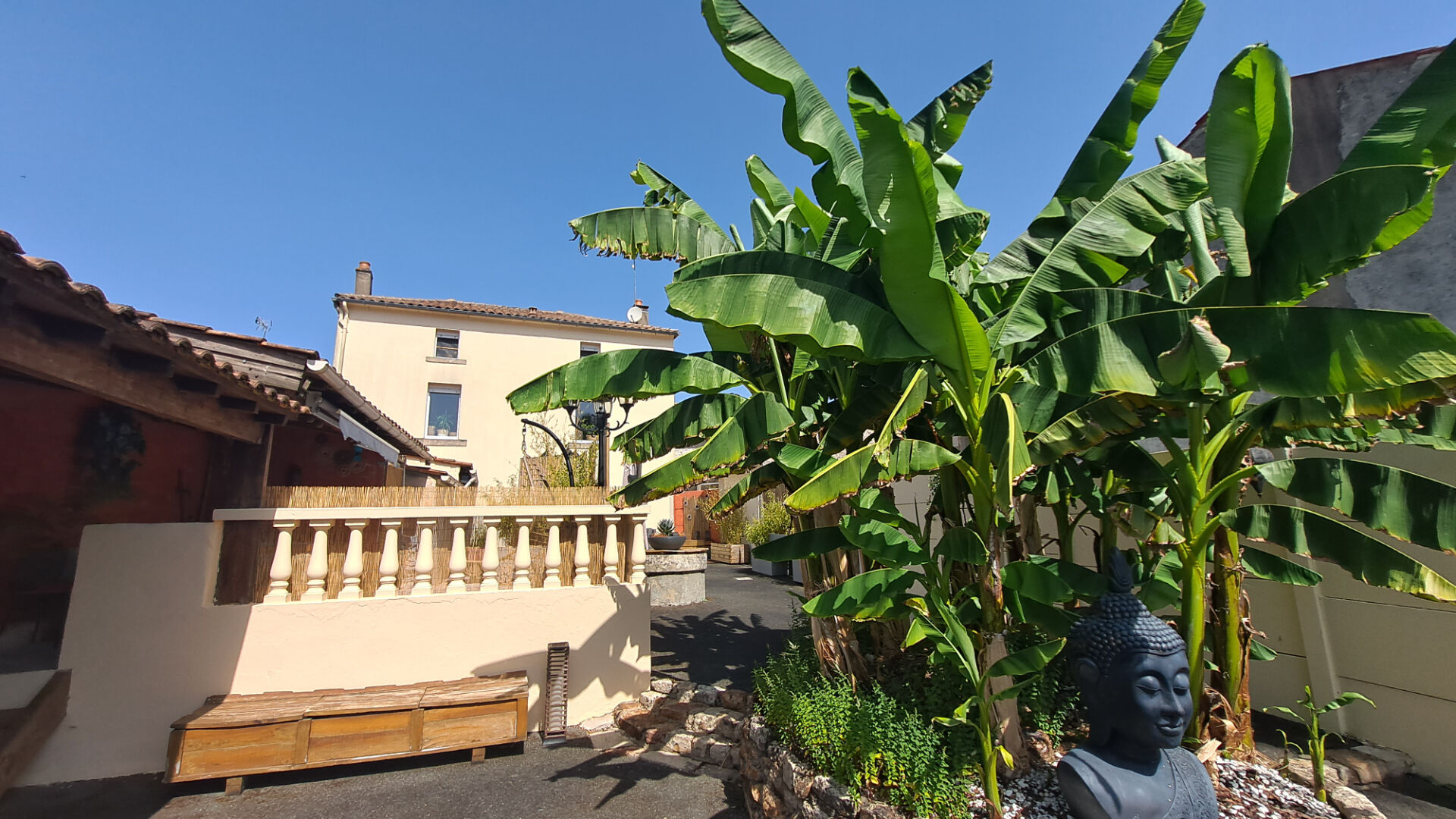 Maison de charme à vendre à Mervent - 3 chambres piscine, grand terrain et gite proche de la nature