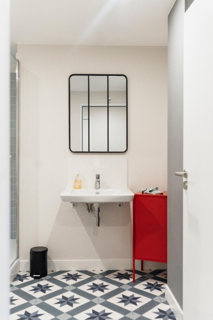 Photo Nantes Saint-Félix - Bureaux de 197m² avec 2 places de stationnement - Accès PMR image 5/6