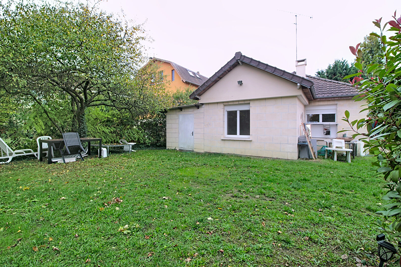 Photo MAISON  80M² LE PECQ 3 CHAMBRES PLAIN PIED JARDIN GARAGE AGRANDISSEMENT POSSIBLE image 2/6