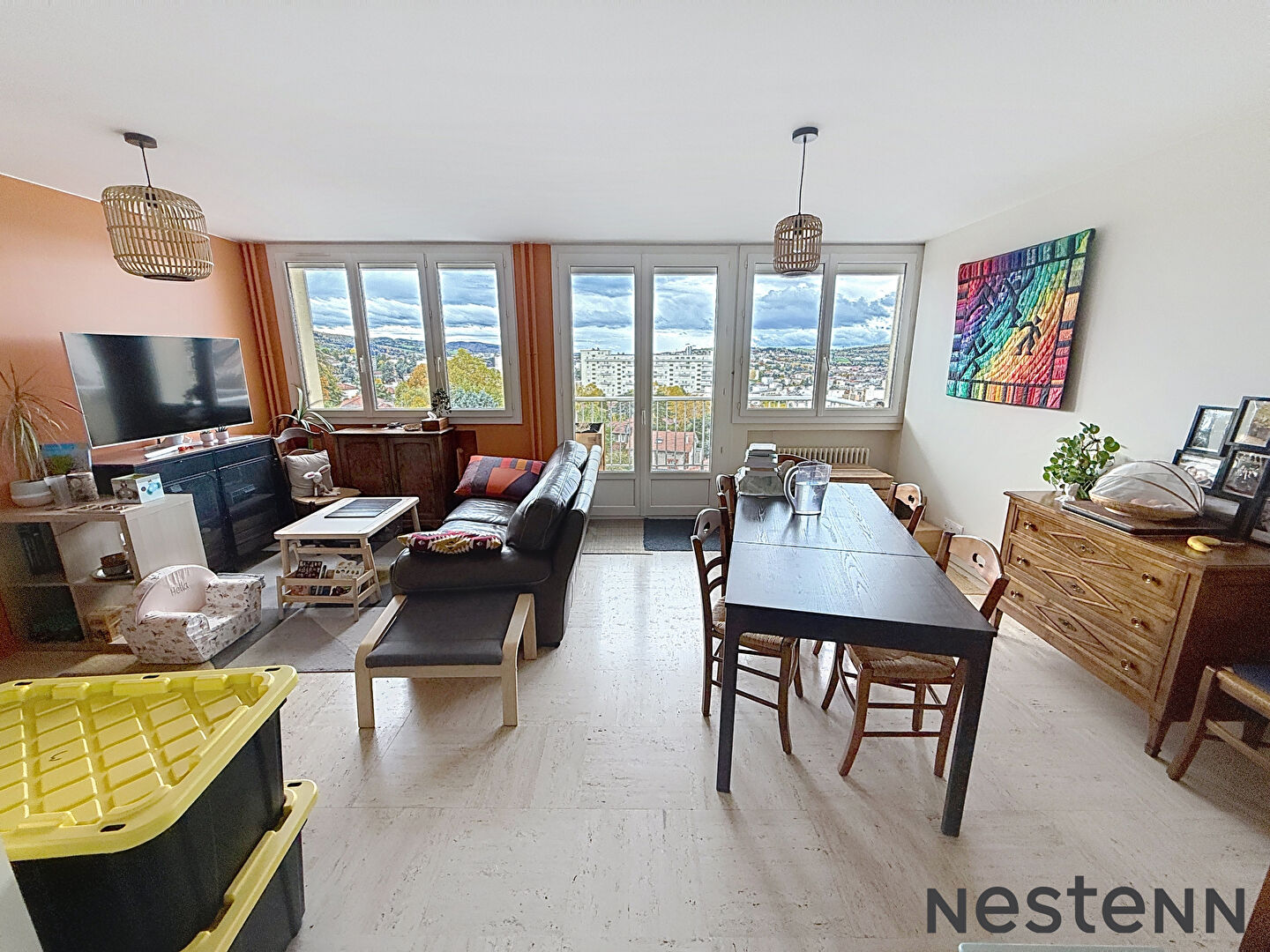 EXCLUSIVITÉ Coup de coeur - Appartement rénové avec soin avec garage et 2 places de parking privatives