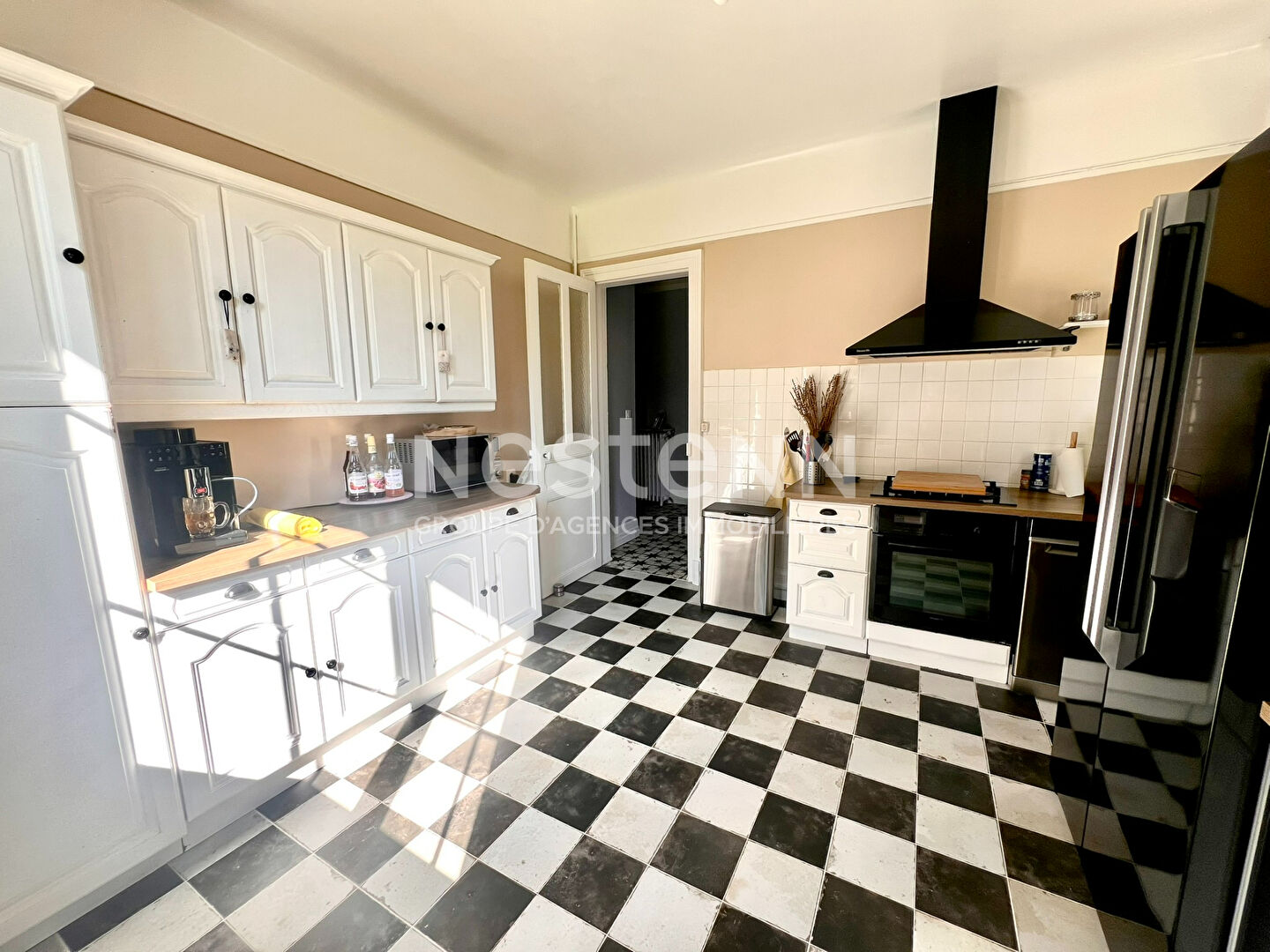 À VENDRE : Maison atypique restaurée avec 4 chambres, grand terrain et dépendances à quelques minutes de CHABRIS