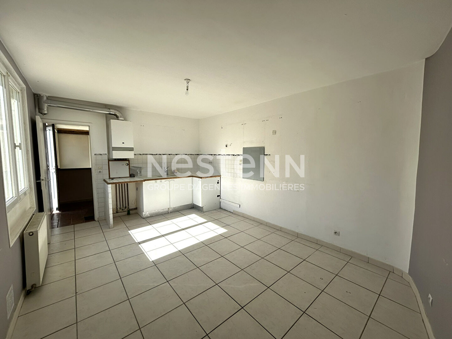 Photo MAISON DE VILLE PLEIN CENTRE DE CHABRIS AVEC 2 CHAMBRES AVEC GROS OEUVRE EN BON ÉTAT (INDRE 36) image 2/6