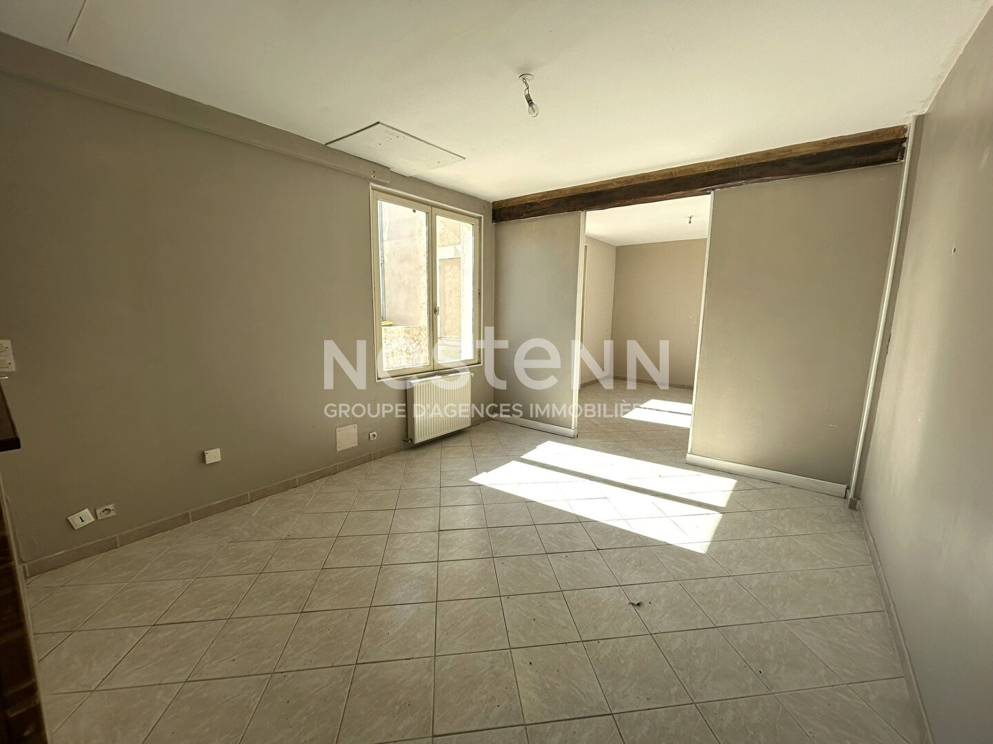 Photo MAISON DE VILLE PLEIN CENTRE DE CHABRIS AVEC 2 CHAMBRES AVEC GROS OEUVRE EN BON ÉTAT (INDRE 36) image 5/6