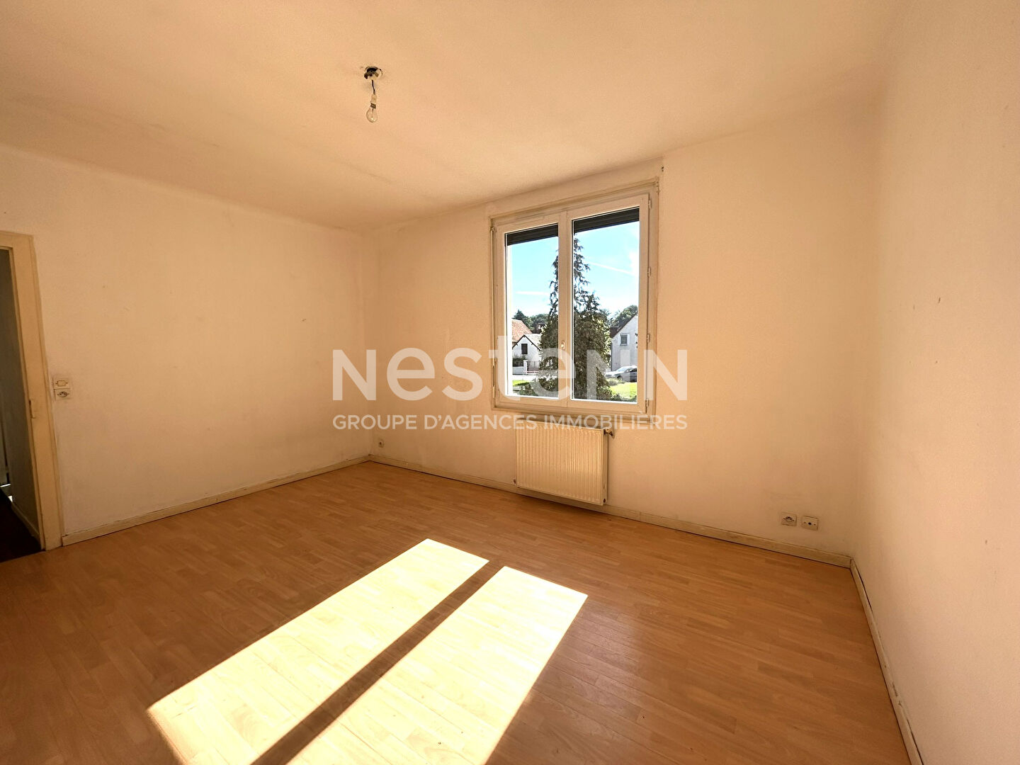 Photo MAISON DE VILLE PLEIN CENTRE DE CHABRIS AVEC 2 CHAMBRES AVEC GROS OEUVRE EN BON ÉTAT (INDRE 36) image 6/6