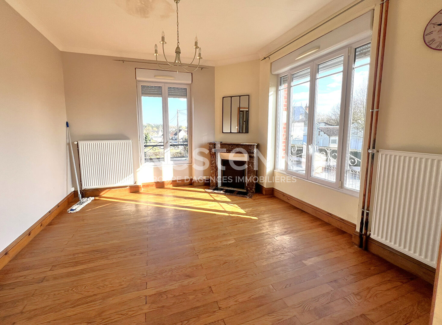 Photo MAISON DES ANNÉES 30 3 CHAMBRES À VENDRE AU COEUR DE POULAINES À DEUX PAS DES COMMERCES (INDRE 36) image 3/6