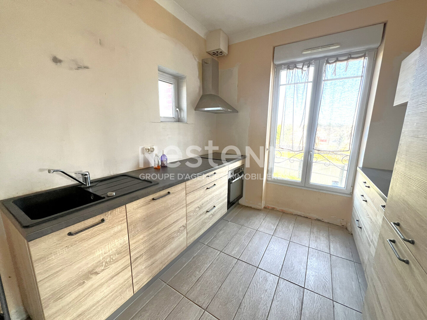 Photo MAISON DES ANNÉES 30 3 CHAMBRES À VENDRE AU COEUR DE POULAINES À DEUX PAS DES COMMERCES (INDRE 36) image 4/6