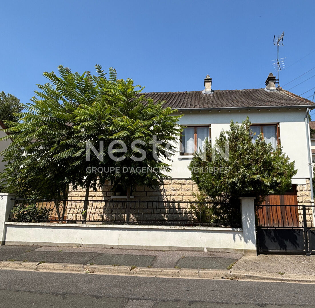 Nestenn Igny - Maison familiale 84m²- 3 chambres - jardin - secteur de Gommonvilliers - proche commerces Place de la Ferme, des écoles Jules Ferry, Joliot Curie et collège Emile Zola - 3 mins à pied ligne V - Axes routiers A6/N118 - Plateau de Saclay /Vé