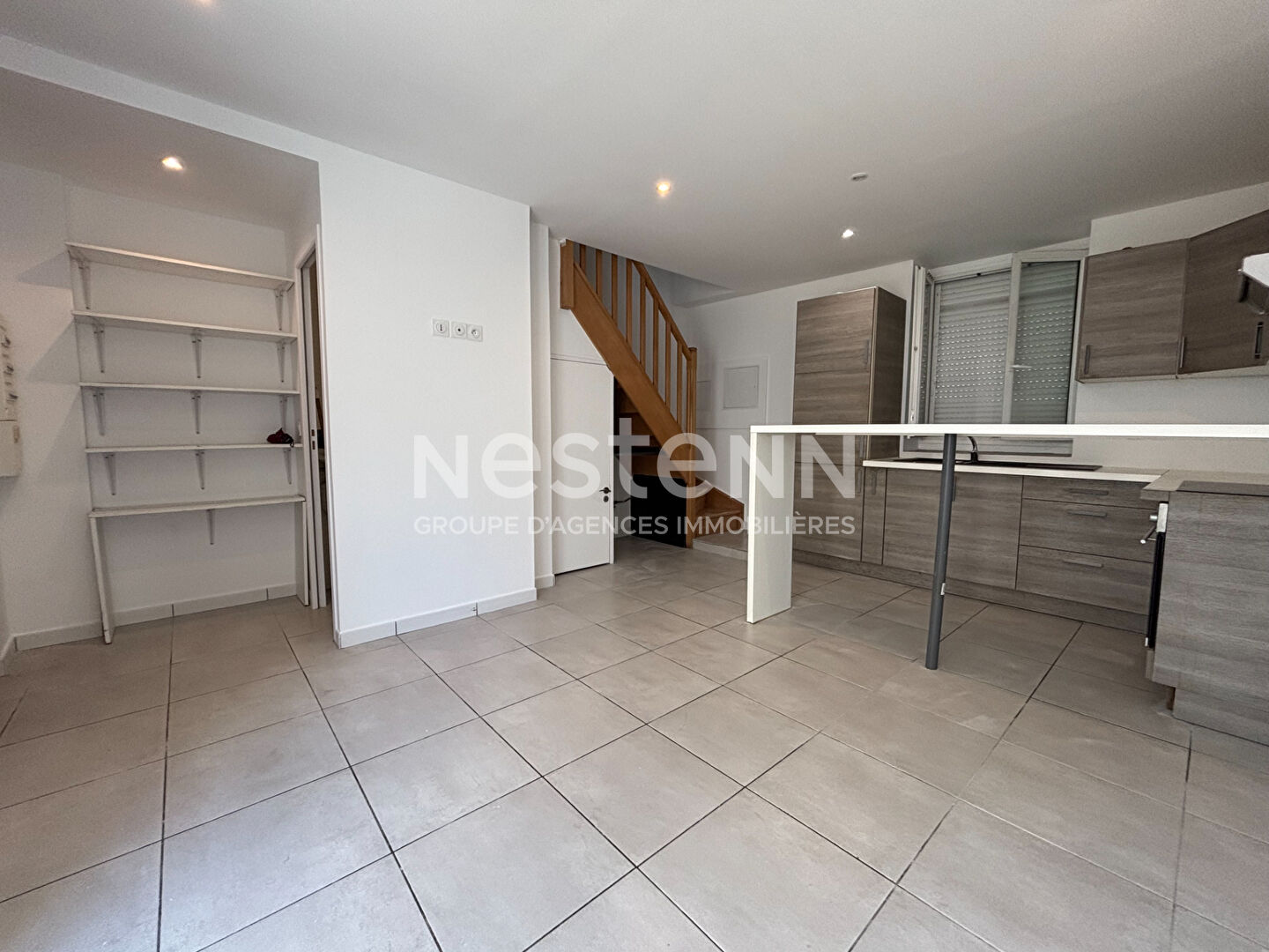 Nestenn Igny - Maison de ville en triplex au calme dans une cour privative avec faibles charges de copropriété - Igny Bourg Proche écoles JB Corot et La Salle, commerces, Ligne V et bus, axes routiers , proche Vélizy et Plateau de Saclay.