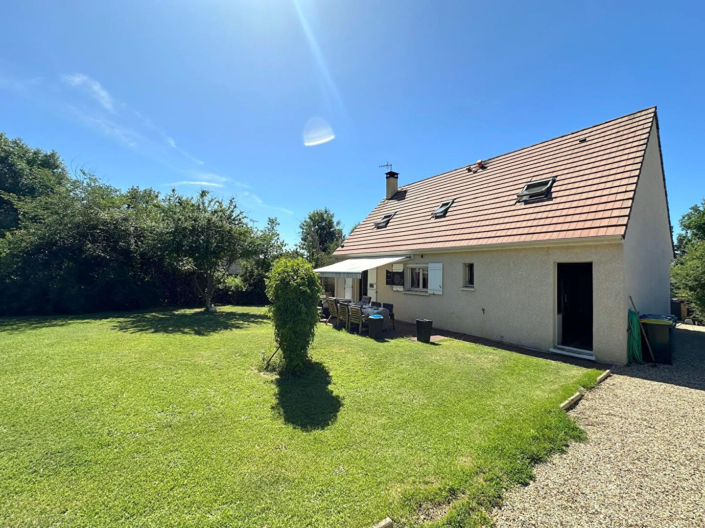 A VENDRE - Maison TRIE CHATEAU - 5 chambres - 122 m2/ Garage / Dépendance/ 1000 m² terrain