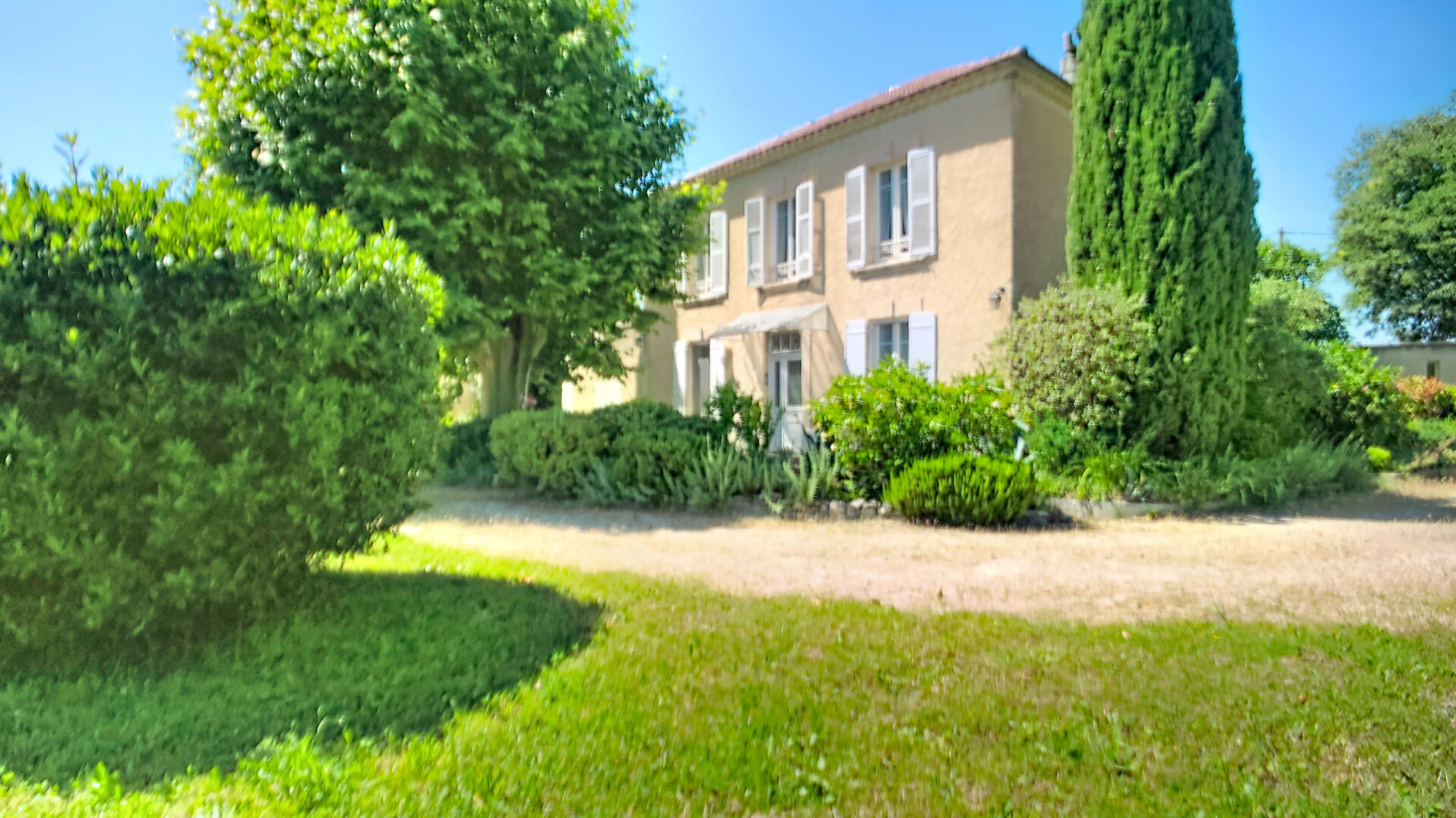 Maison de caractère sur un terrain de 2640 m² à vendre à Monteux