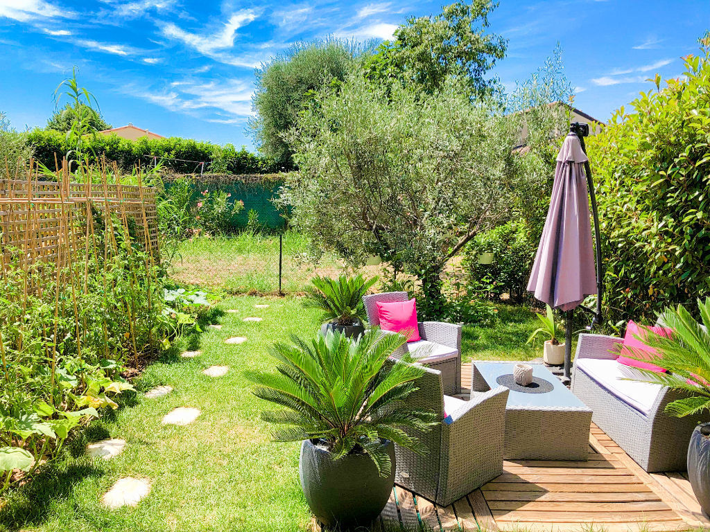 Carros les plans - Superbe Appartement 2 pièces avec Jardin- résidence avec piscine.