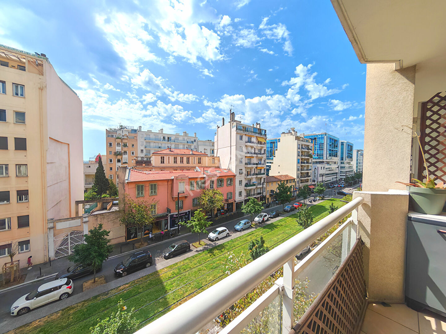 Nice Californie/Lenval - 2 pièces de 46m²  en étage élevé avec terrasse