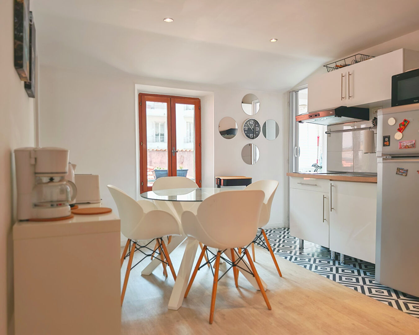 Photo NICE OUEST - AV. CALIFORNIE MAGNAN: Charmant 3 Pièces 40m² - Dernier Étage SANS CHARGES image 2/6