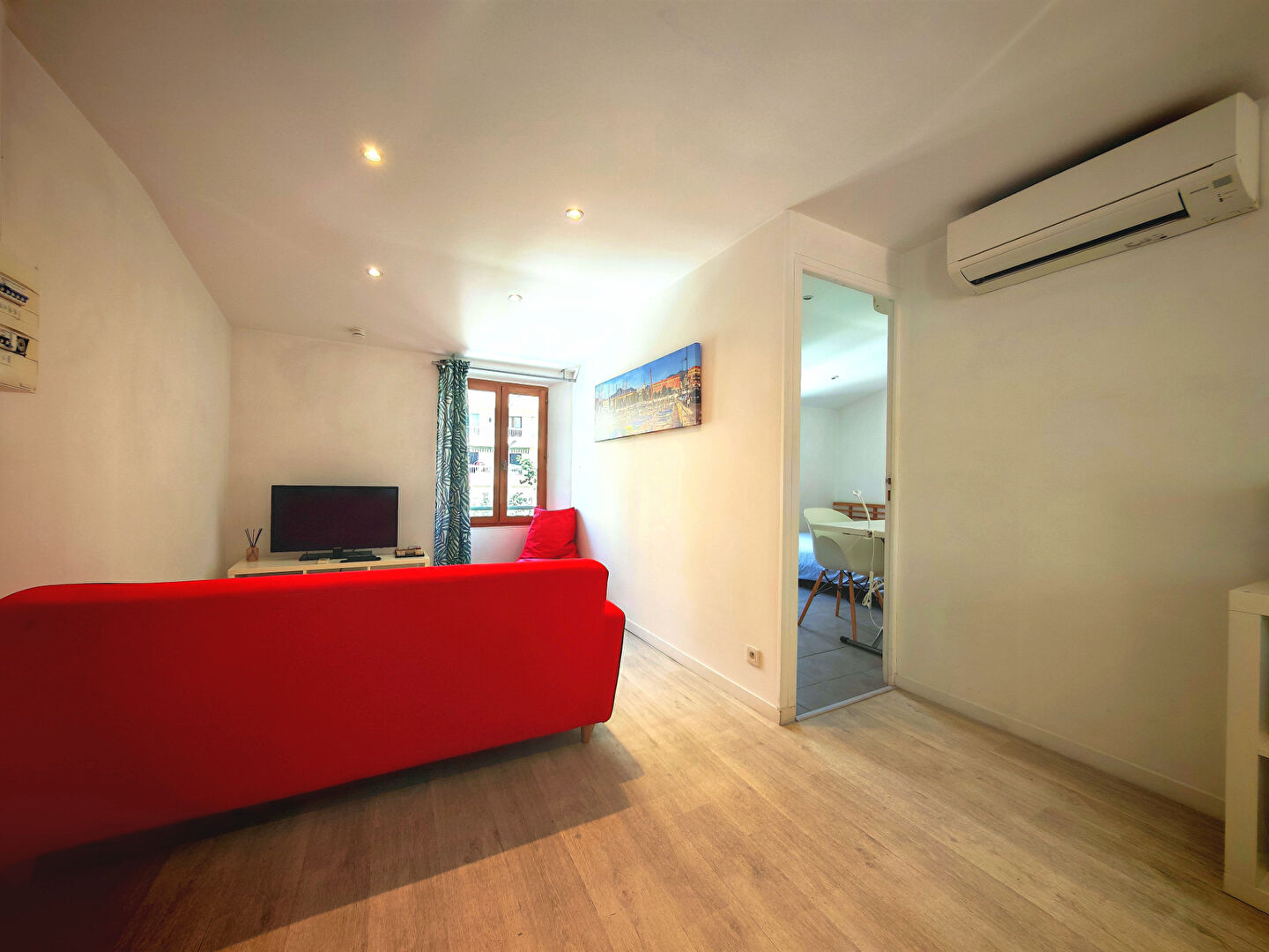 Photo NICE OUEST - AV. CALIFORNIE MAGNAN: Charmant 3 Pièces 40m² - Dernier Étage SANS CHARGES image 6/6