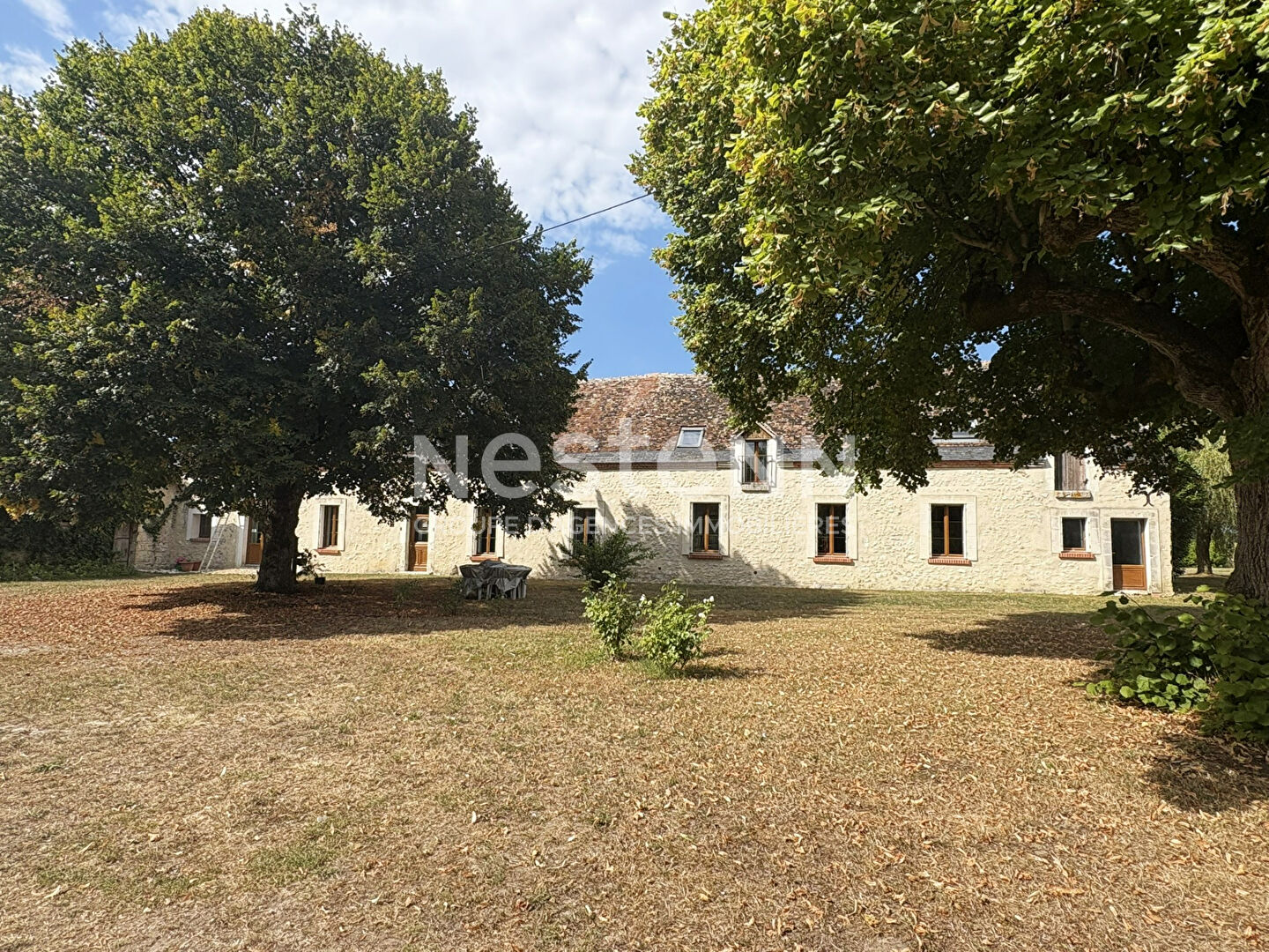 Ensemble immobilier avec fermette et bâtiments sur 2,6 hectares à VAL-FOUZON (INDRE 36)