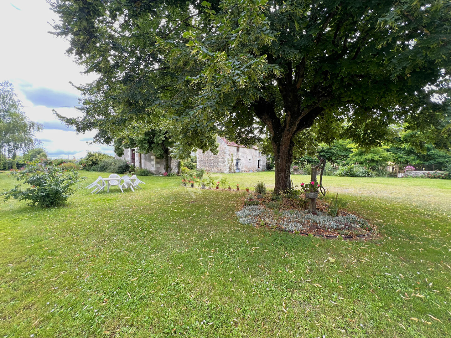Photo Ensemble immobilier avec fermette et bâtiments sur 2,6 hectares à VAL-FOUZON (INDRE 36) image 6/6